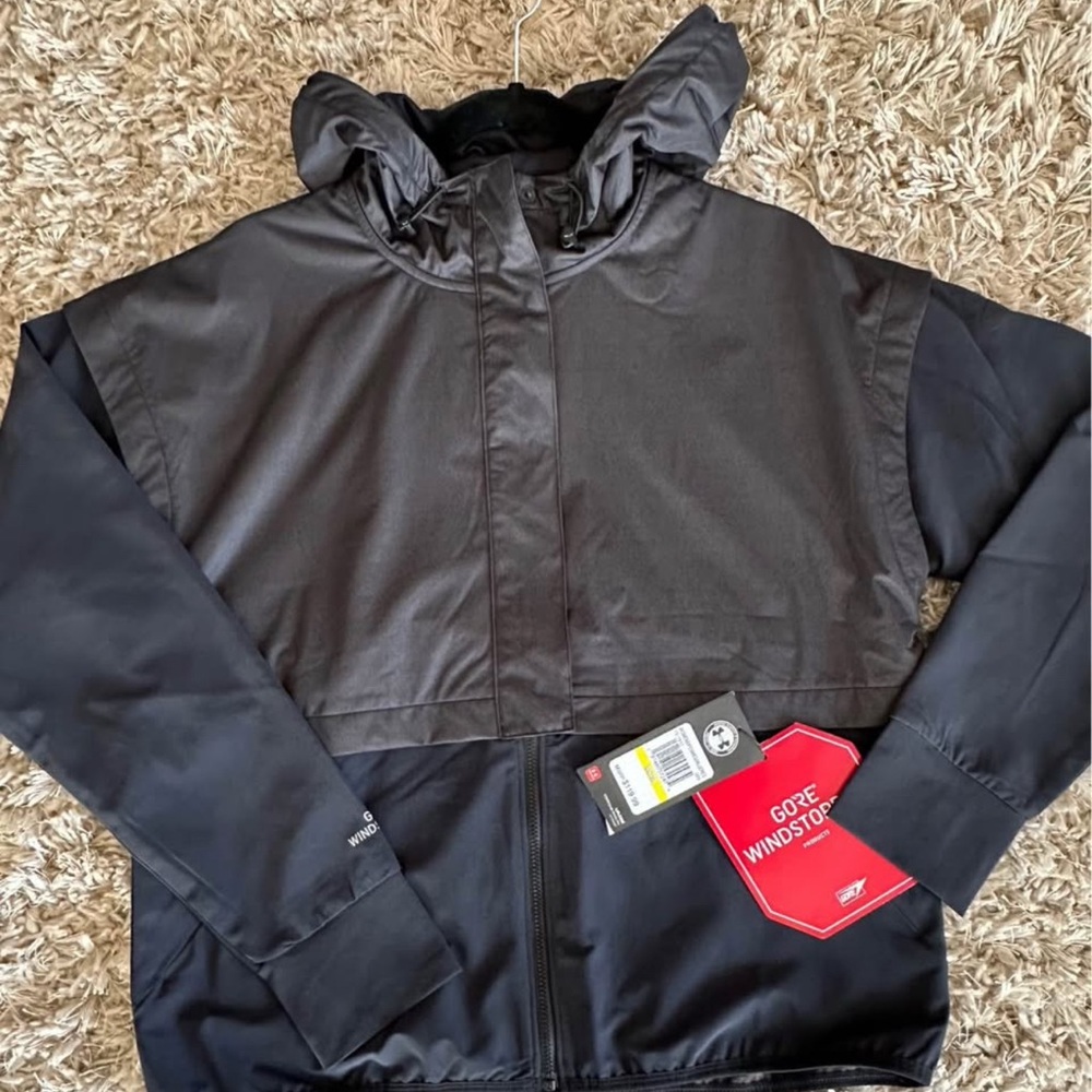 Under Armour Black Windbreaker Jacket Weather-Resistant Hooded Design